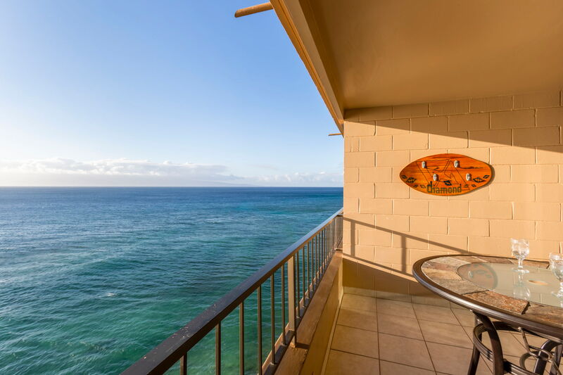 Maui Kai 806 kitchen with glass top stove, split refrigerator, microwave oven and all cooking essentials